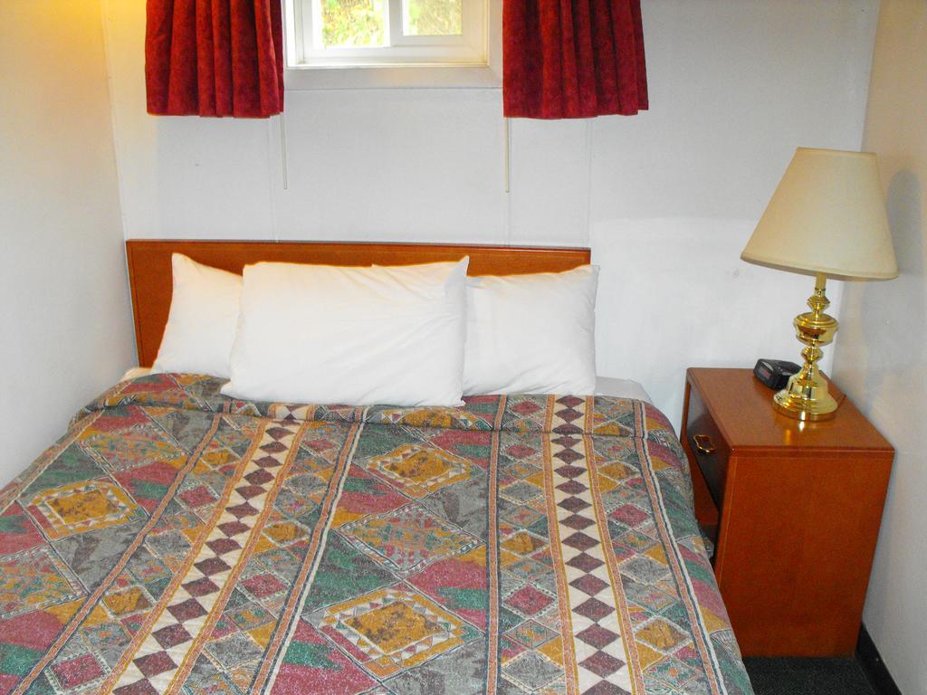 The Villager Inn Princeton Room photo